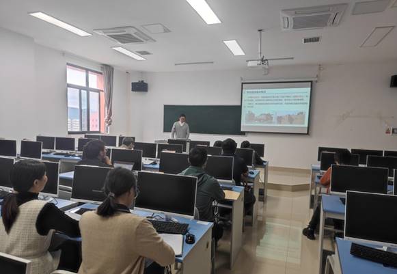 说明: \\2012-20160518dr\公司办公室2017—2020\会议照片和资料\2023年照片\2023.10.19 2023年教师成长发展互助平台培训\IMG_20231019_140203.jpg